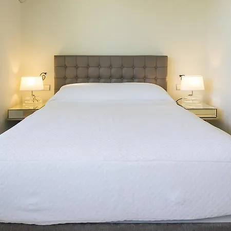 Vagabunda Luxury 6 Bedroom For Rent *