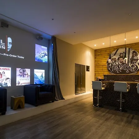Vagabunda Luxury 6 Bedroom For Rent *