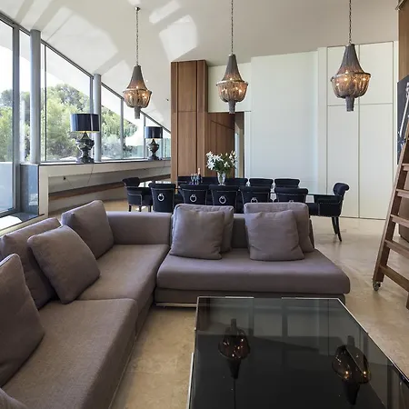 Vagabunda Luxury 6 Bedroom For Rent Villa Roca Llisa