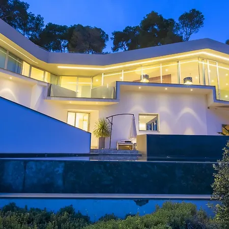 Vagabunda Luxury 6 Bedroom For Rent