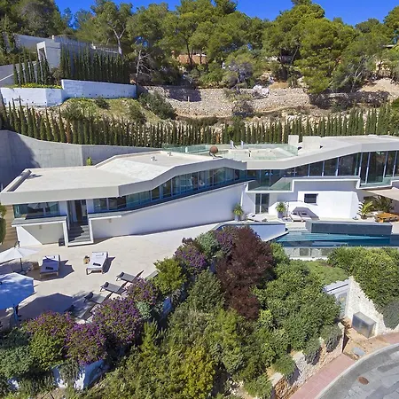 Vagabunda Luxury 6 Bedroom For Rent *