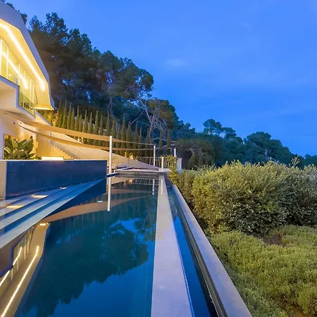 Vagabunda Luxury 6 Bedroom For Rent *