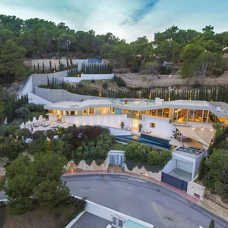 Vagabunda Luxury 6 Bedroom For Rent Villa