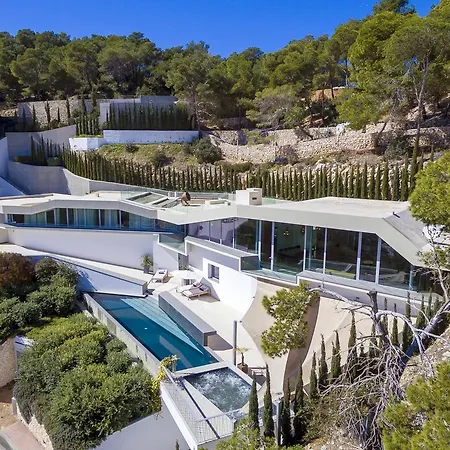 Vagabunda Luxury 6 Bedroom For Rent *